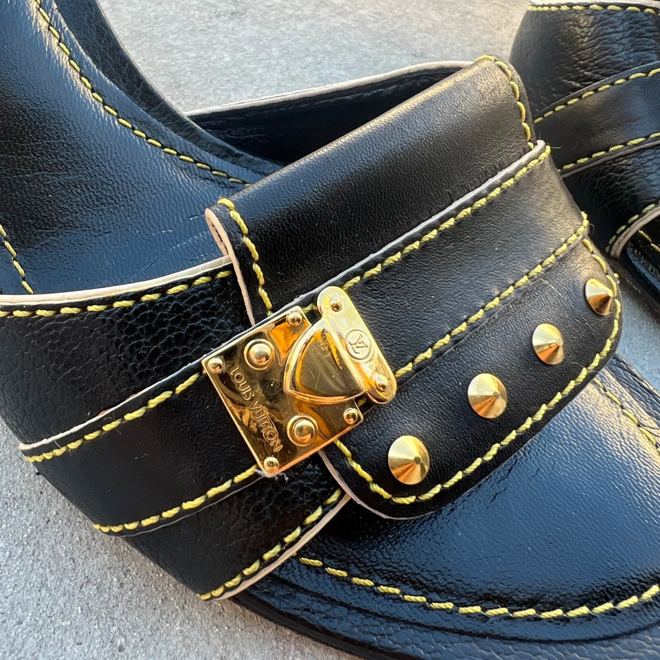 Louis Vuitton | Auténticas mulas de aguja con hebilla de herrajes dorados de cuero negro vintage (37) Foto 3 de 4