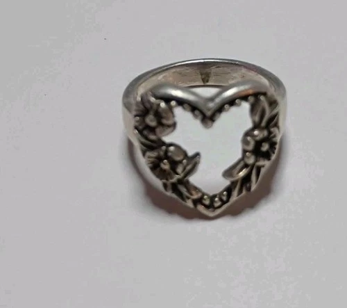 925 Sterling Silver Vintage Floral Heart Ring  Size 6 (4.9 Grams)