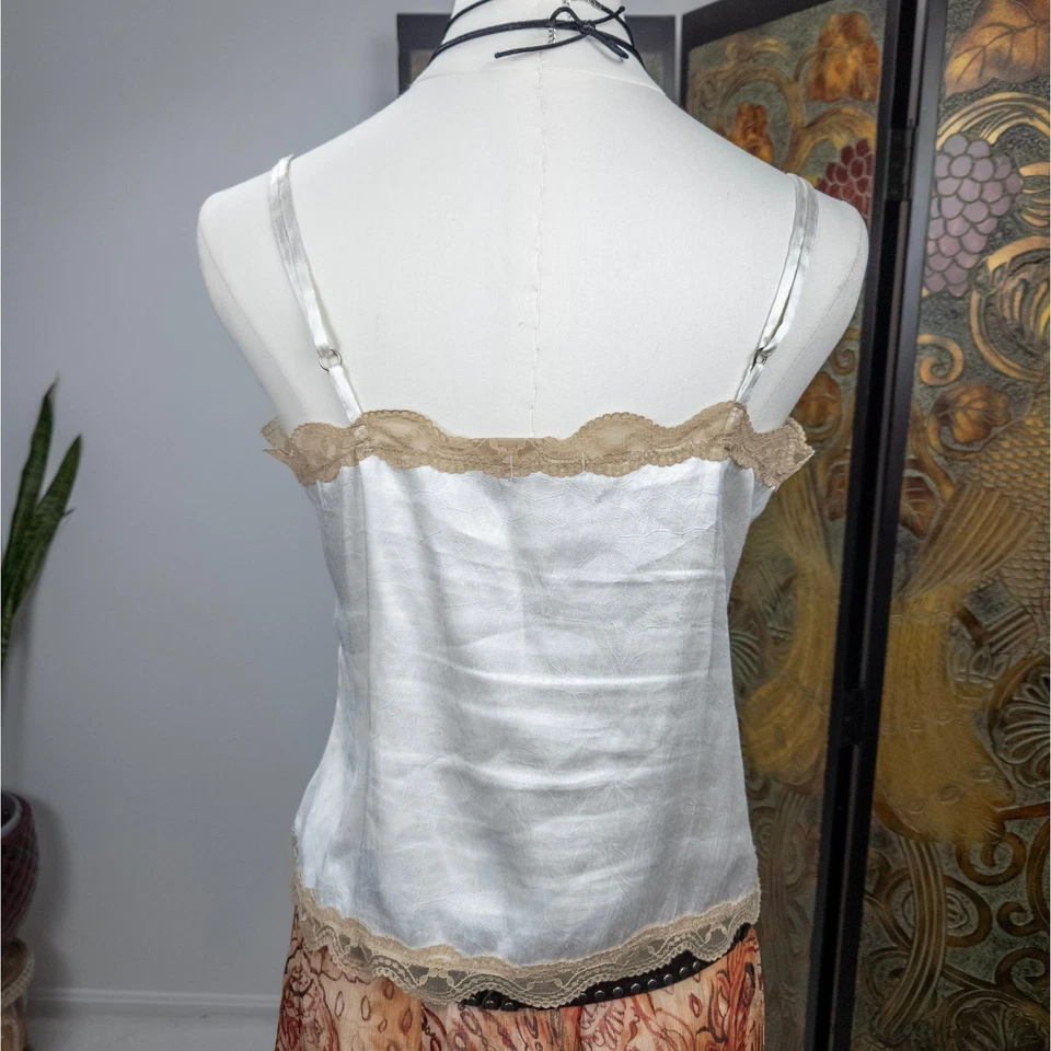 Camiseta Y2K cetim acabamento em renda cami top branco bege corte viés lingerie regata marinha antiga pequena - Imagem 4 de 4