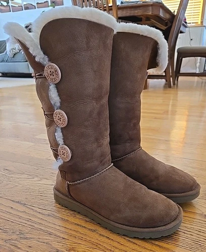 Uggs Bailey Bottone Tripletta Alto Uggs 9 Castagno