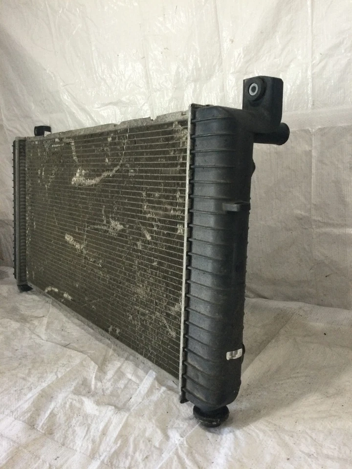 GMC Sierra 2500 2005 conjunto de radiador OEM Foto 2 de 4