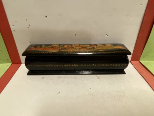 LATEST 1950’s ORIGINAL RUSSIAN HAND PAINTED KHOLUI PAPIER-MACHE LACQUER BOX.