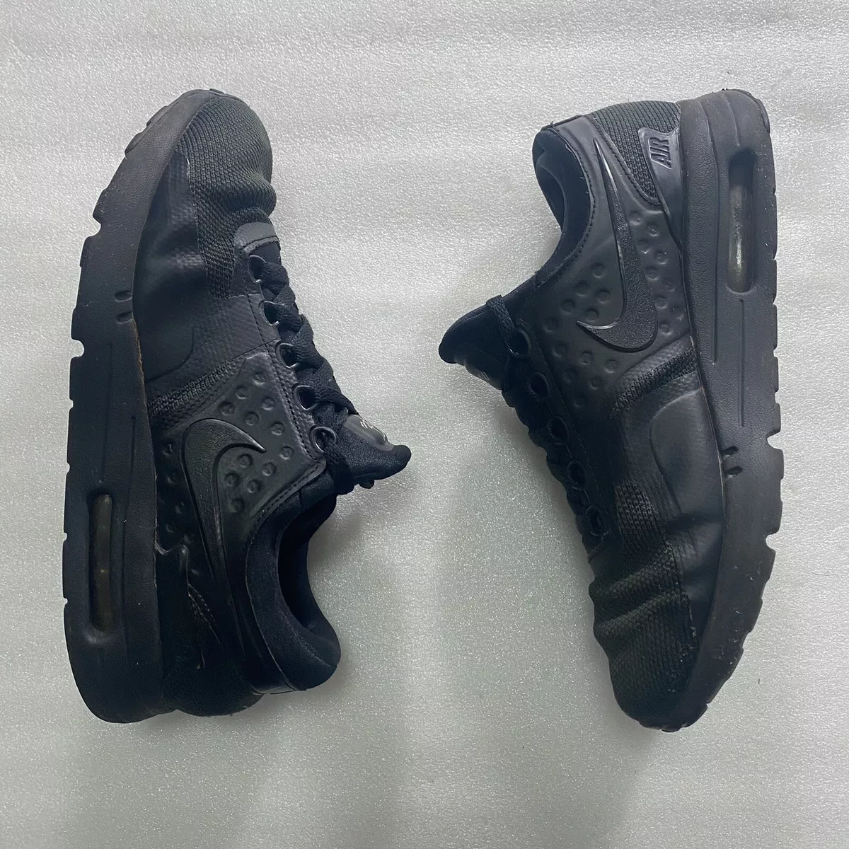 Nike Air Max Zero Essential Men s US 8 Triple Black Sneakers 876070 006 PreOwned