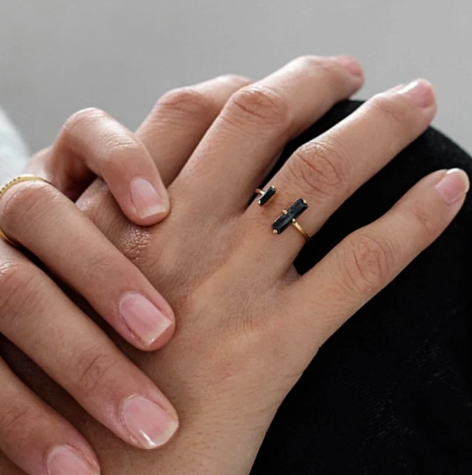 Кольцо из черного обсидиана минималистское нежное золото 18 карат ювелирное изделие прочность кольцо рейки - Изображение 3 из 4