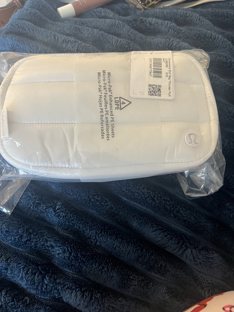 Lulemon Wonder Puff Belt Bag in White Brand New With Tags