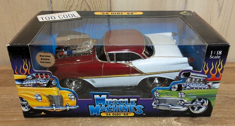 Muscle Machines 1956 Oldsmobile 88 cupé rojo y blanco 1:18 diecast nuevo en caja  Foto 2 de 4
