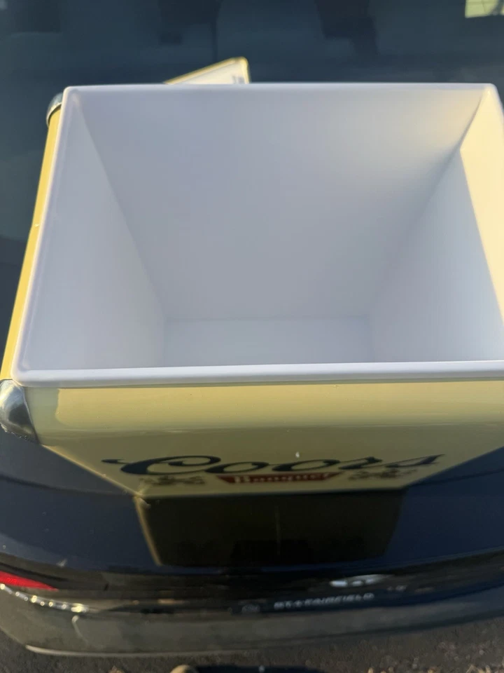 Coors Banquete Retro Ice Chest Cooler con Abridor de Botellas 13L (14 Qt) Foto 2 de 2