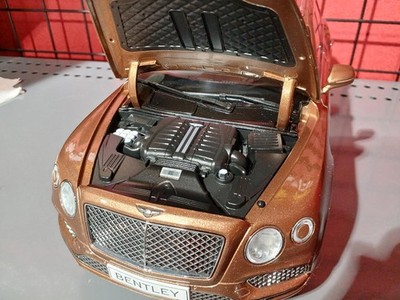 Mini Car】 KYOSHO Bentley Bright Bronze 1/18 Scale Car Used from