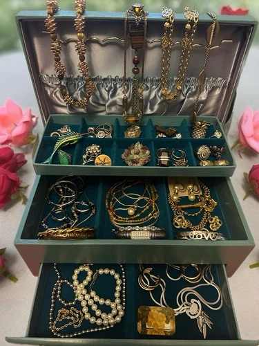Vintage Estate Costume Jewelry Lot Retro MCM Estate   Gold Silver Tone Lot
