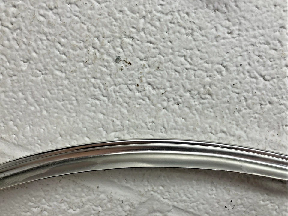 Nuevo OEM GM LH rueda delantera pozo moldura 6258141 1973-1976 Chevrolet El Camino (SR63) Foto 4 de 4