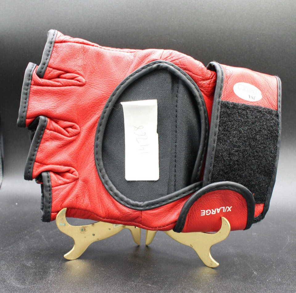 Fedor Emelianenko Autographed Strikeforce MMA Glove JSA Last Emporer Retirement - Image 2 of 3