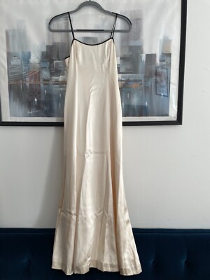 シャネルのドレス f Chanel F/W 1995. Ivory Sila Evening Dress. Fits like an XS. Can