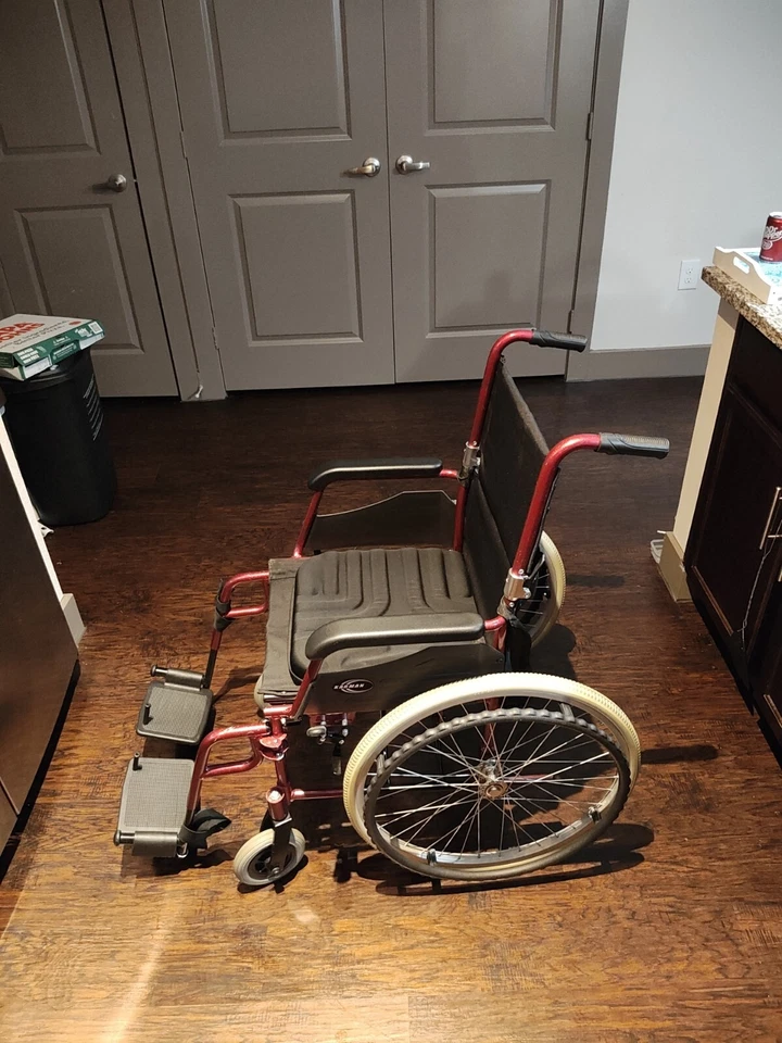 Karman LT-980-BD-E 18 pulgadas Silla de ruedas ultraligera con asiento de 24 libras con... Foto 4 de 4