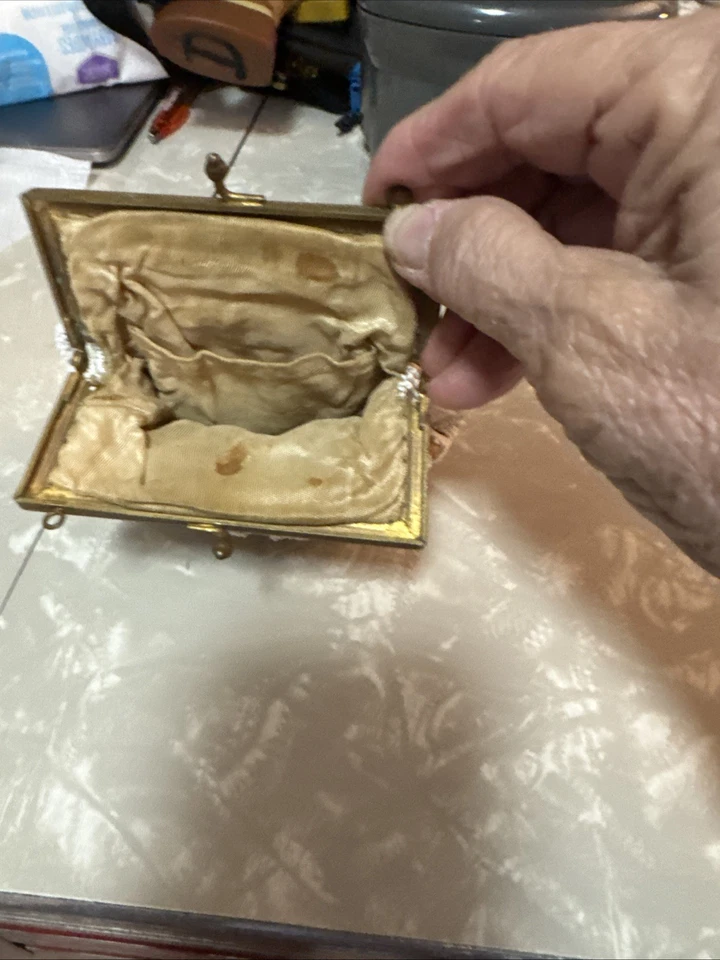 VTG Beaded Colorful Floral Coin Purse  With The Kiss Lock Closure Vintage Fun ! - Image 3 of 4