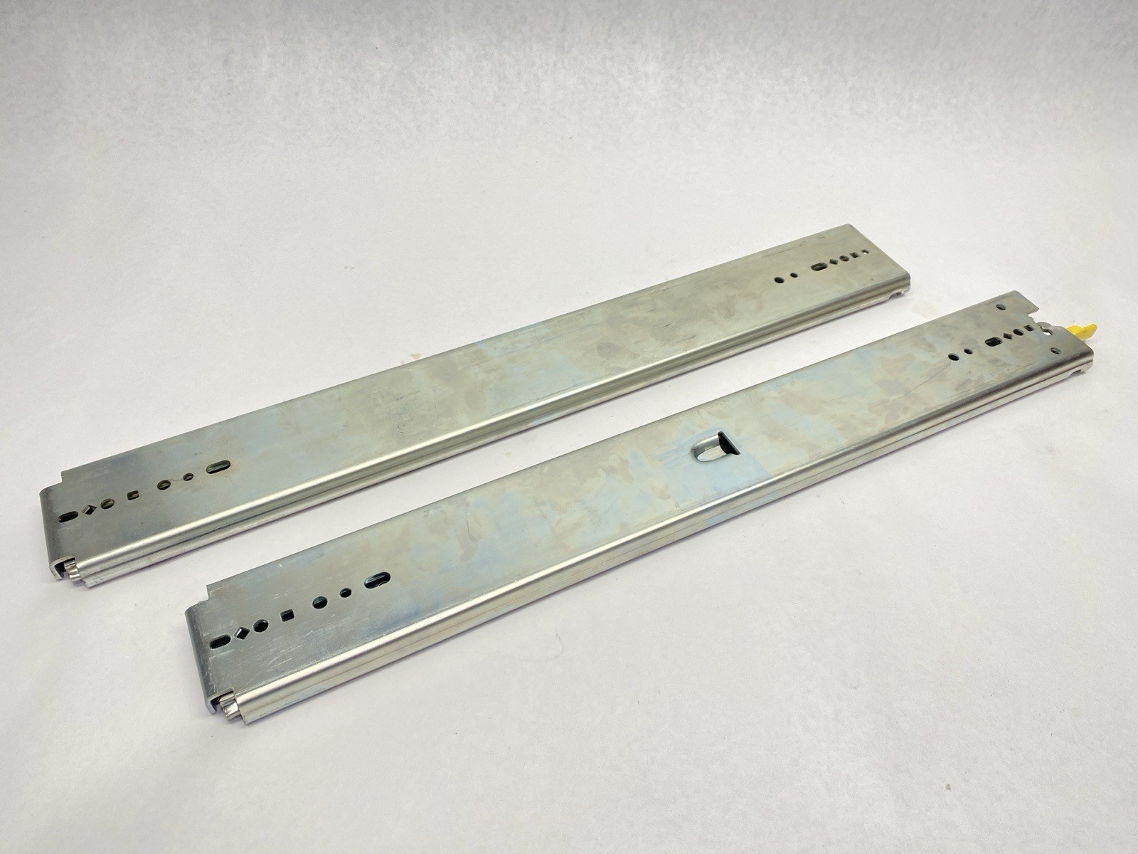 Accuride 4KTC4 Heavy Duty Lock In/Out Drawer Slide Rails 9308-522D LOT OF 2