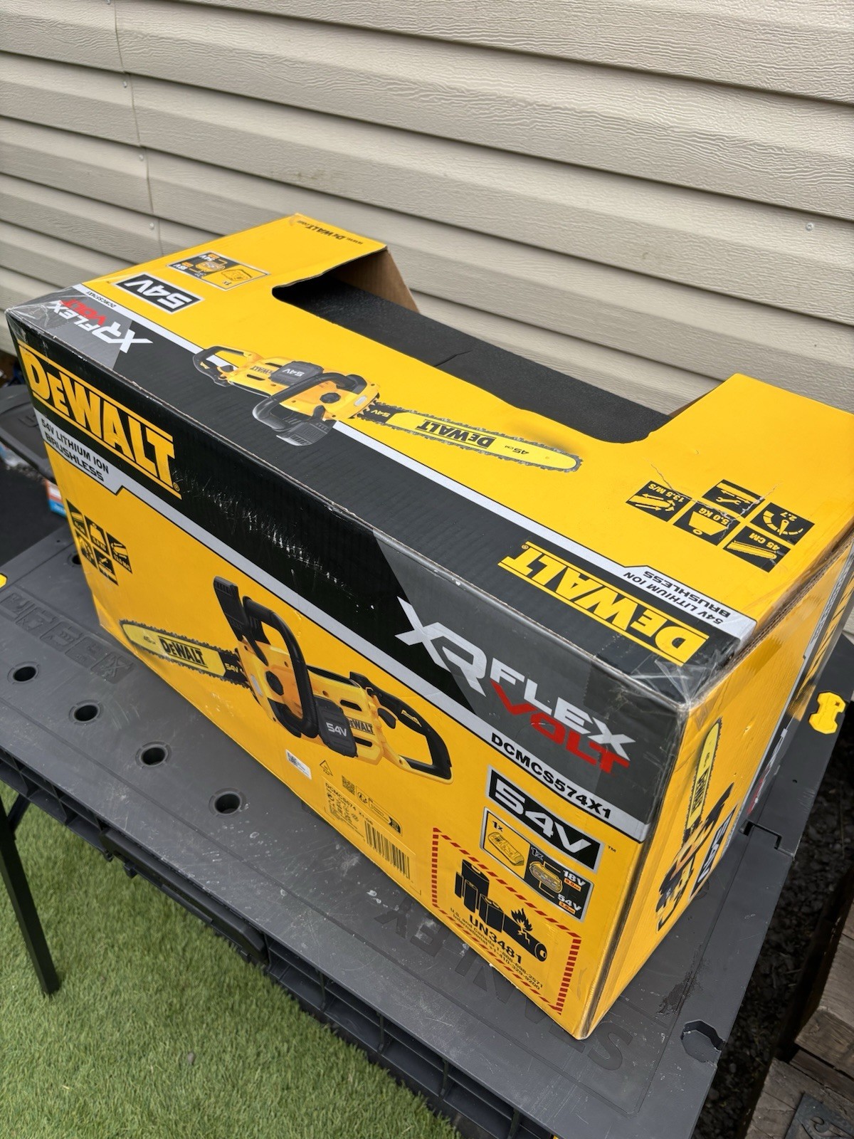 Dewalt DCMCS574X1 FlexVolt Cordless Brushless Chainsaw 45cm Bar 54V 1x 9.0Ah