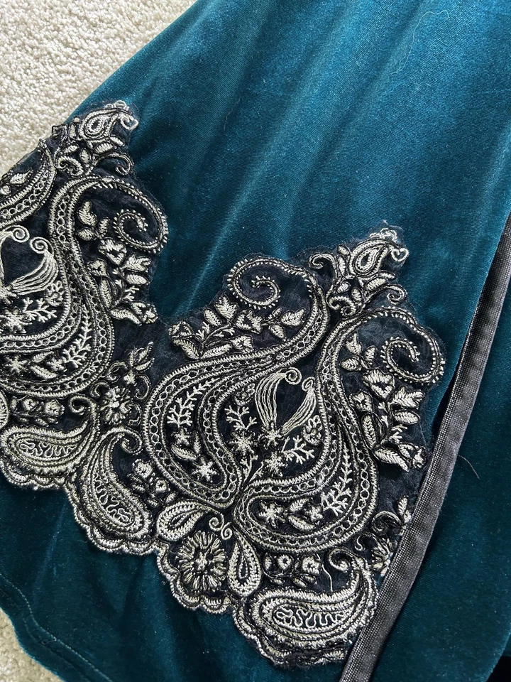 Maxi disfraz renacentista de terciopelo verde azulado pequeño para mujer Foto 2 de 4