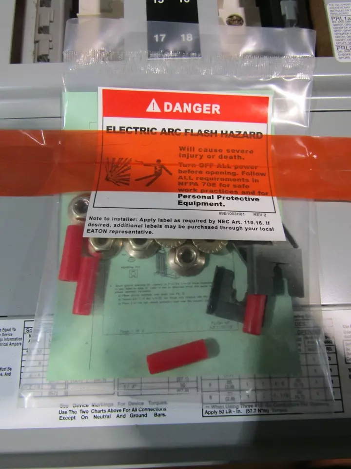💥NEW EATON 100 AMP MAIN LUG PANELBOARD INTERIOR 480Y/277 VAC 3 PHASE 18 CIRCUIT - Image 4 of 4
