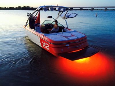 WHITE V2 Transom Mounted LED Unterwasser-Bootlicht – Bis Zu 8000 Lumen – Aus USA – Lebenslange Garantie WHITE V2 Transom Mounted LED Unterwasser-Bootlicht – Bis Zu 8000 Lumen – Aus USA – Lebenslange Garantie