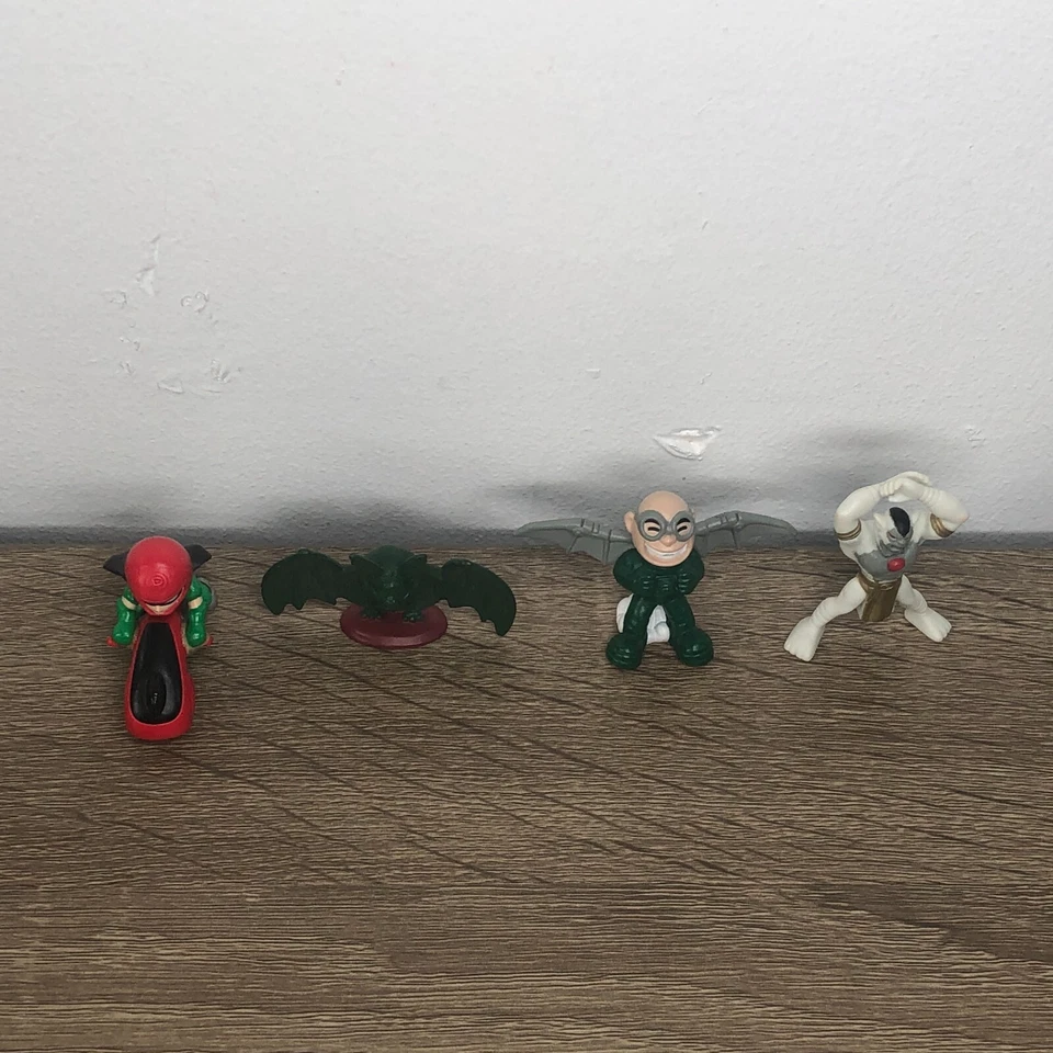 Lote de Heróis de Quadrinhos Teen Titans Robin Beast Boy Gizmo Trigon Bandai Mini Conjunto 4 - Imagem 3 de 4