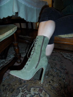 High Heels Stiefel,Stiefelette Gr 36,moos-grün,Wildleder,STEVE MADDEN,geschnürt