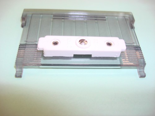 Placa de cubierta de bobina de 7 mm con guía de recolección elástica para máquinas Elna 8000 9000 - Imagen 2 de 2