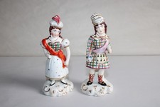 Ancienne paire de sujets en porcelaine anglaise Staffordshire, couple écossais