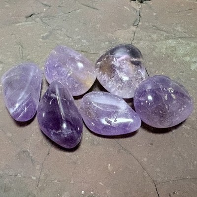 Amethyst Kristall Trommelsteine 5-7 Steine Beutel - Ave Beutelgewicht 100 Gramm