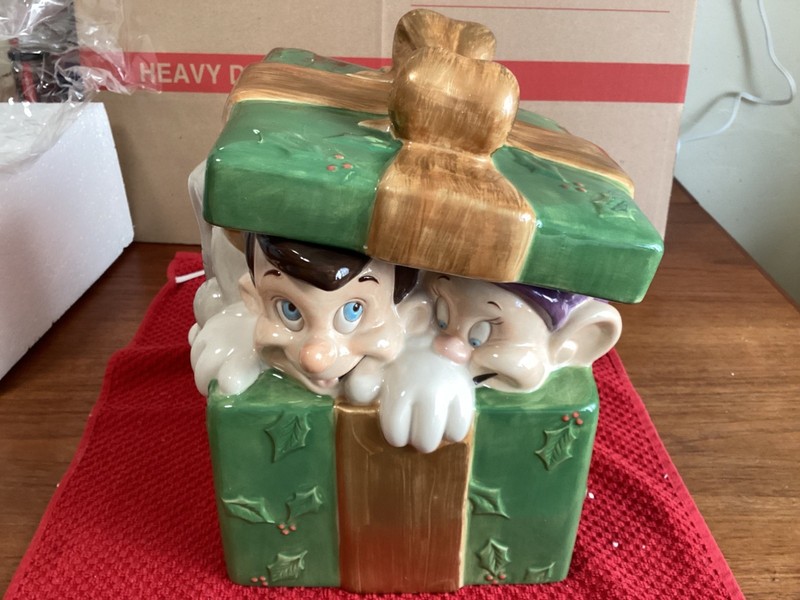 NEW Disney Store Cookie Jar Mickey Dumbo Pinocchio Dopey Holiday Gift Box 25037