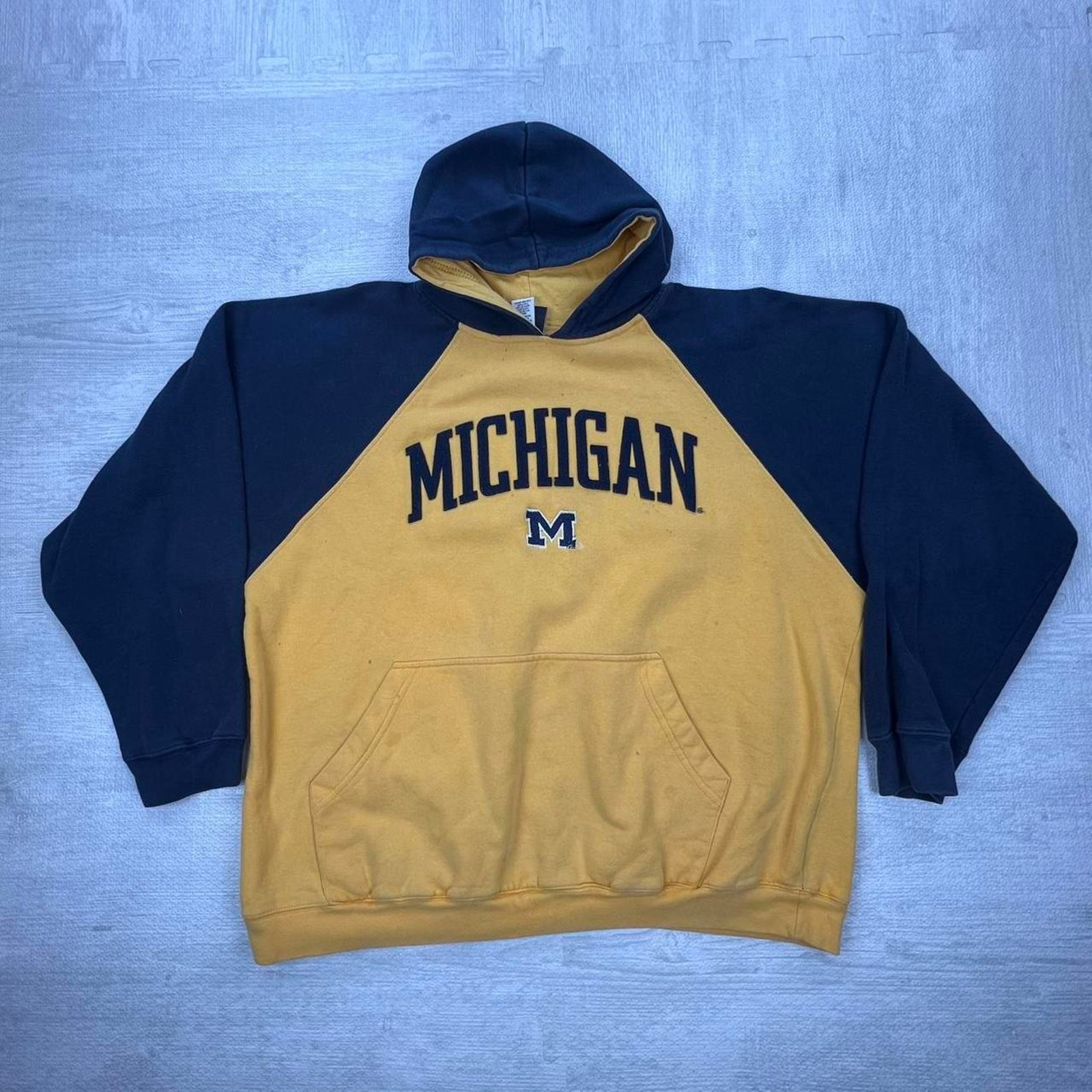 Vintage 90s Michigan Wolverines Sweatshirt Hoodie Size: L Yellow Blue College