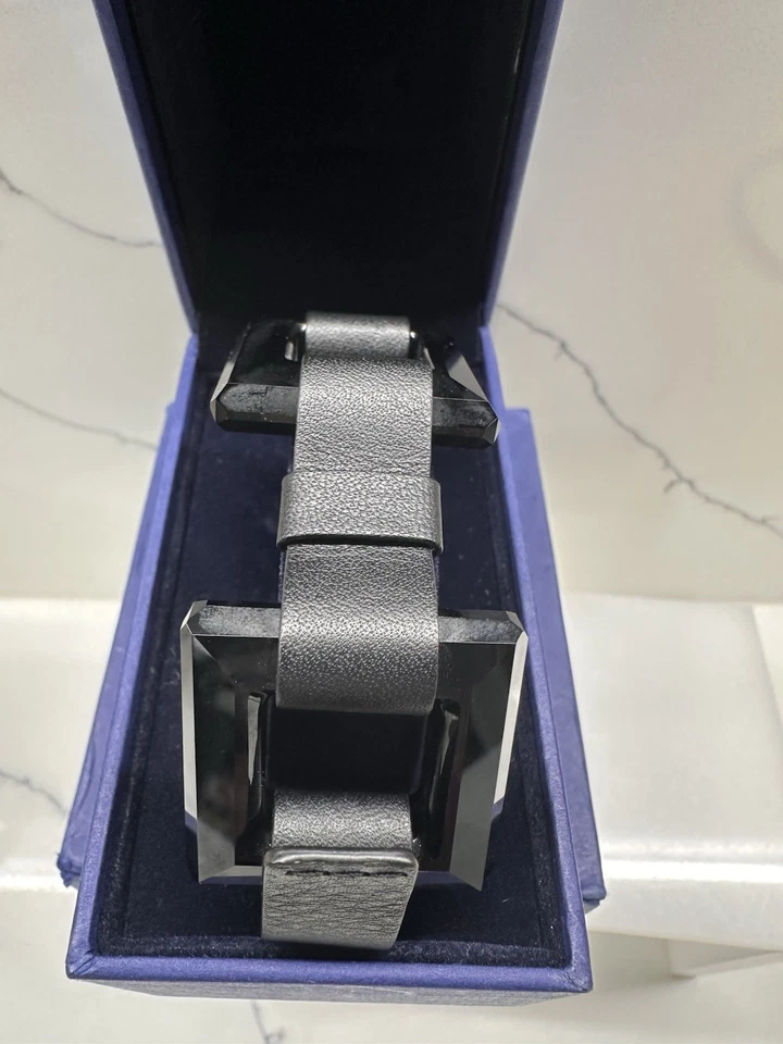 Pulsera de cuero Swarovski con cristales de hematita a chorro #851893 Foto 2 de 4