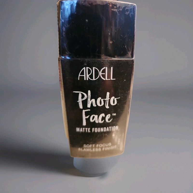 Ardell Photo Finish Matte Foundation  Medium 6.0