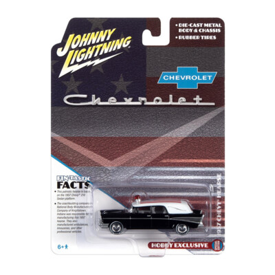 Johnny Lightning JLSP144 Chevrolet Hearse Leichenwagen schwarz/weiss/US-Flagge