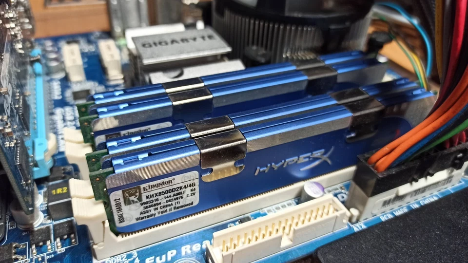 Kit of 4x1GB Kingston HyperX KHX8500D2K4/4G  DDR2 1066MHz PC2-8500 RAM 2.2V - Image 3 of 4