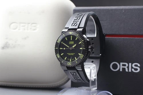 ORIS Aquis Date  01 733 7653 4722-07 Black Rubber Band Men's Watch [Box Damaged]