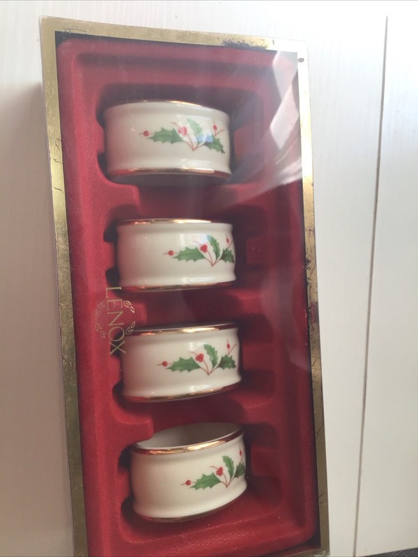 NIB LENOX Holiday Christmas Holly Napkin Rings SET OF 4 w/ Gold Trim