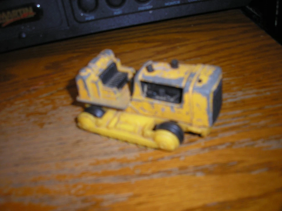 ROUGH Vintage Tootsie Toy 3 3/4" Bull Dozer Yellow Free SHIPPING - Image 3 of 4