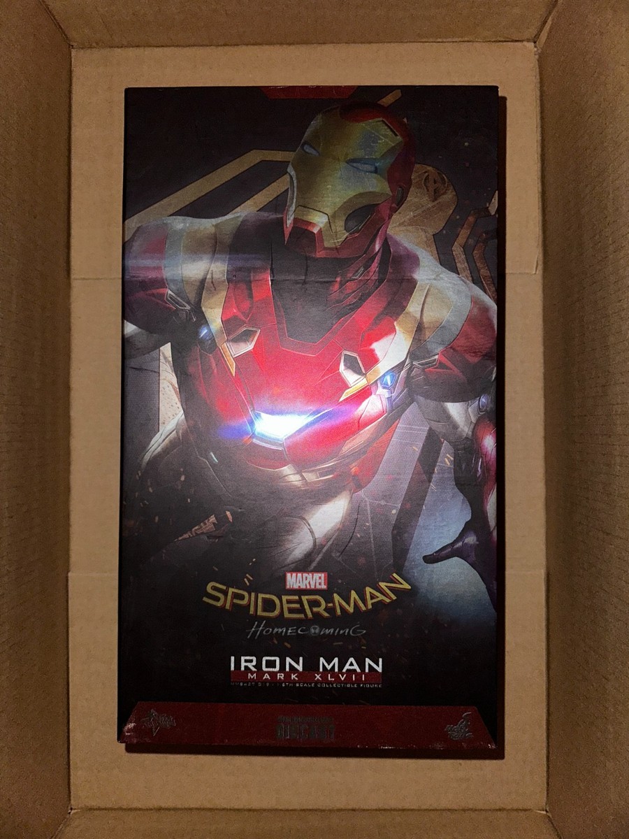 Hot Toys MMS427D19 Iron Man 1/6 Scale Iron Man Mark XLVII Action