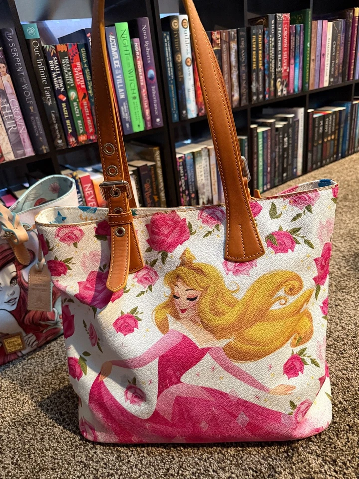 Bolso Aurora 60 Aniversario La Bella Durmiente Disney. ¡Extremadamente raro y usado en excelente estado!  Foto 2 de 4