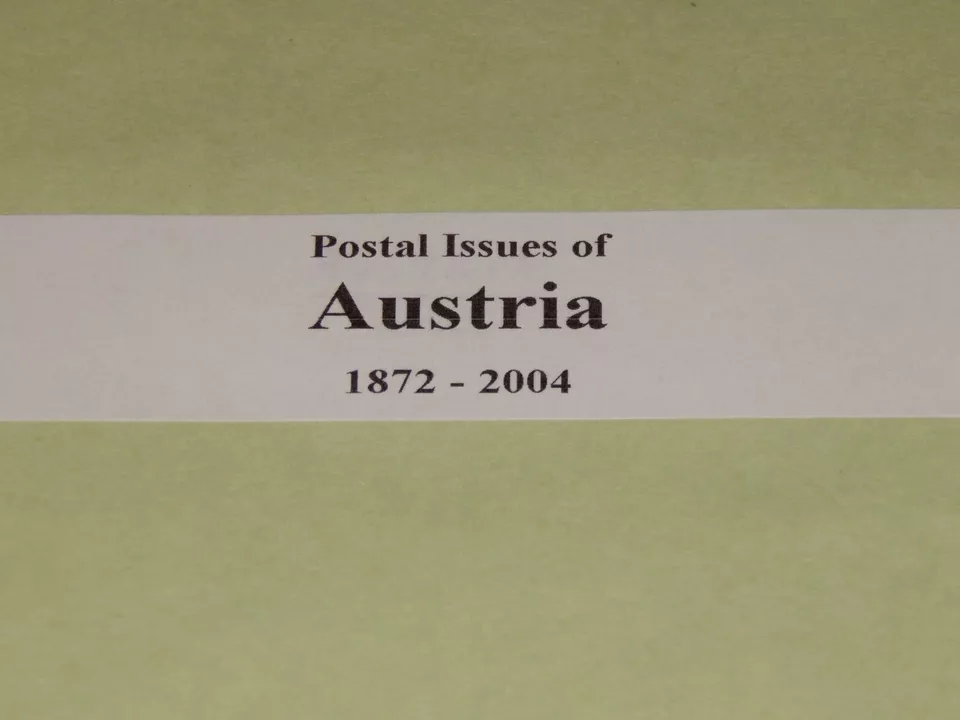 Vintage Stamp Book, 925 AUSTRIA POSTAL ISSUES 1872-2004, 37 Pages, Mounted - Image 2 of 4