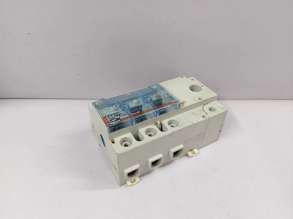 LEGRAND 0 225 44 3P Pole Isolator Switch 125A Ui=800V 50/60Hz Uimp=8Kv - Image 3 of 4