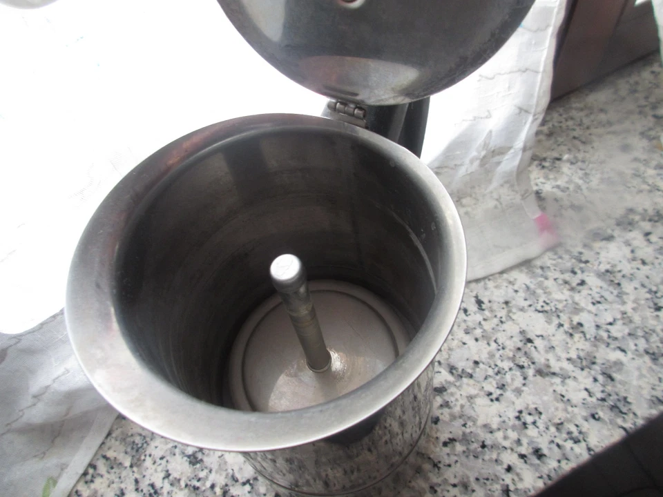 caffettiera pressofiltro marca Bialetti Musa made in italy 10 tazze leggere - Imagen 4 de 4