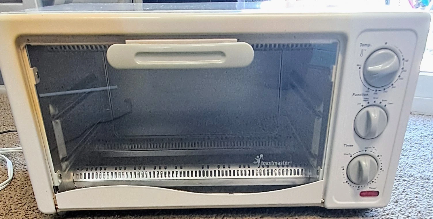 Toastmaster Countertop Toaster Oven Broiler White W/ Pan Tray Convection