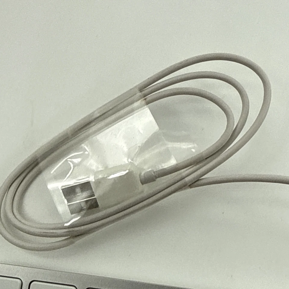 SEALED GENUINE OFFICIAL APPLE A1243 USB WIRED KEYBOARD W/ NUMERIC KEYPAD NEW - Image 3 of 3