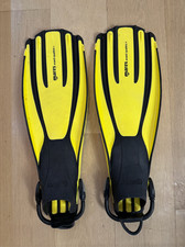 Used Mares Avanti Quattro Plus Open Heel Dive Fins - Yellow regular