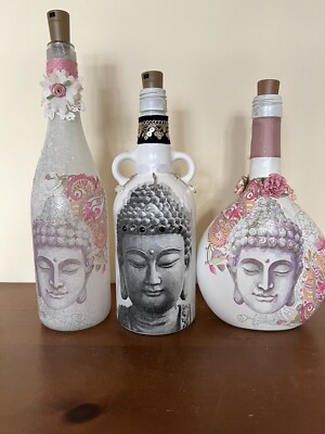 Leuchtende LED Flasche mit Decoupaged sitzenden Buddhas Auswahl aus 3 verfügbar