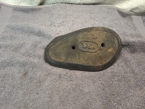 65-8205 BSA A7 A10 B31 B33 C10 C11 C12 M20 M21 M33 KNEE PAD GRIP Right Side