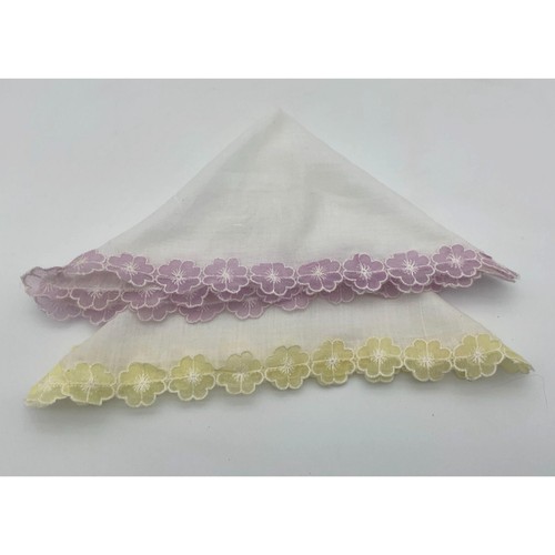 Vintage Taschentücher mit Blumenspitze 2er Set zarte gelbe & lavendelfarbene Applikationen - Bild 1 von 6