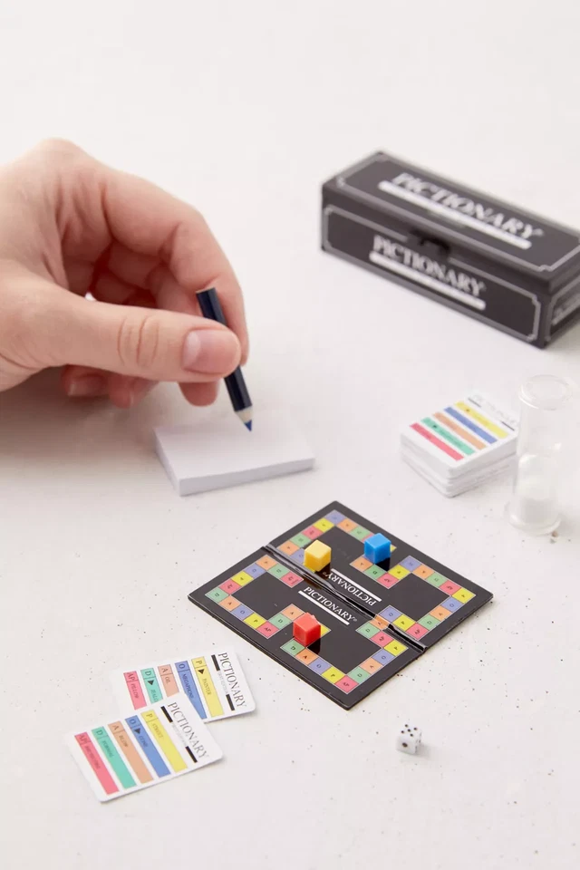 WORLDS SMALLEST PICTIONARY First Edition board game Mini Travel Size M - Image 2 of 2