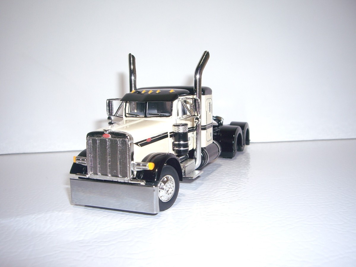 DCP FIRST GEAR 1/64 BEIGE AND BLACK PETERBILT 379 WITH 36